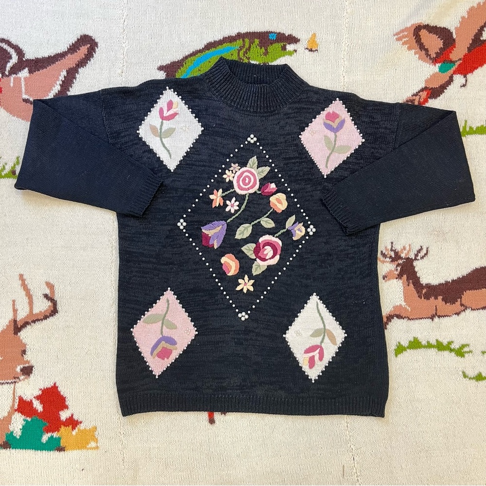Vintage 90's Mockneck Grandma Sweater with Floral Embroidery & Pearls Size Large
